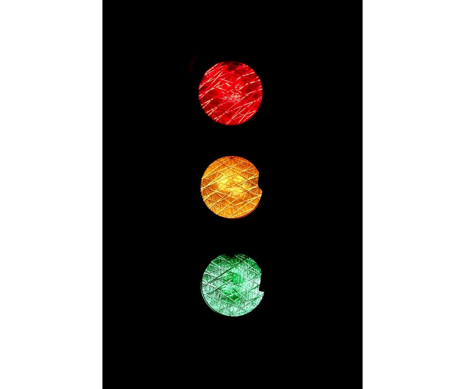 stop light showing eating in moderation